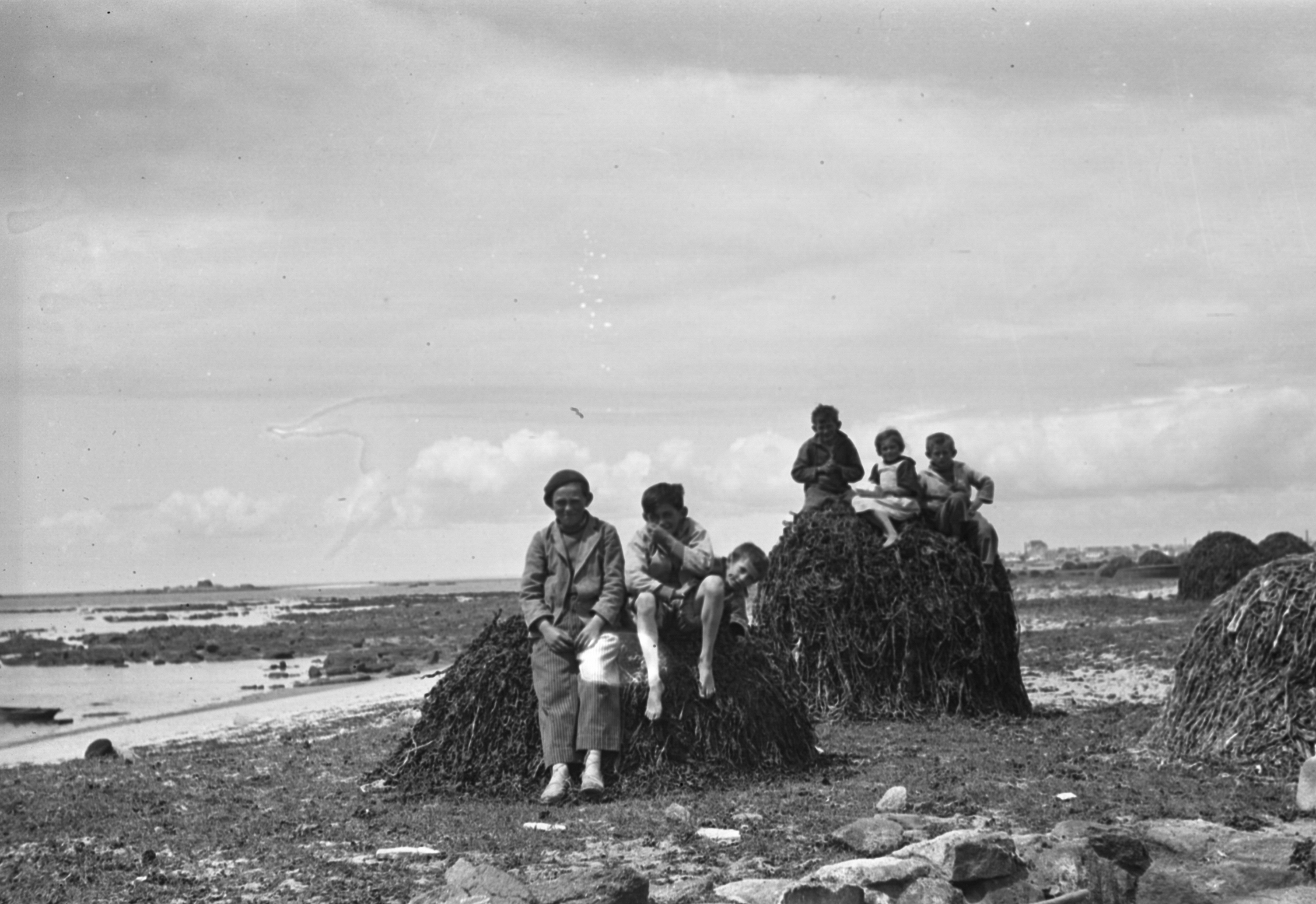 𝗷𝗲𝘂𝗻𝗲𝘀 𝗯𝗶𝗴𝗼𝘂𝗱𝗲̀𝗻𝗲𝘀 𝗮𝘂𝘅 𝗥𝗼𝗰𝗵𝗲𝗿𝘀 𝗱𝗲 𝗦𝗮𝗶𝗻𝘁-𝗚𝘂𝗲́𝗻𝗼𝗹𝗲́ - 𝗙𝗼𝗻𝗱𝘀 𝗢𝗿𝘁𝗵