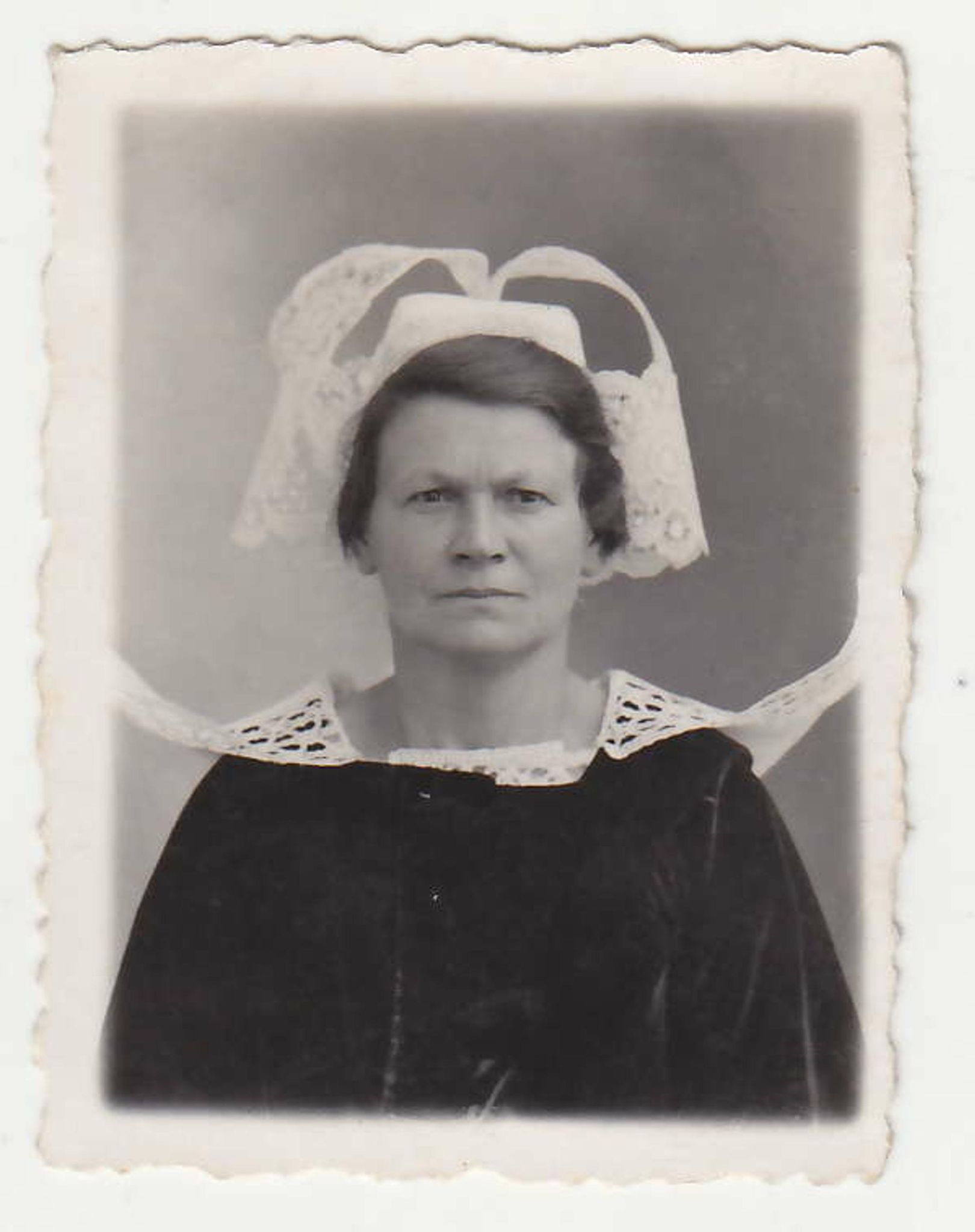 Probablement sa belle-mère, Marie-Jeanne Le Gloanec (1864-1943).