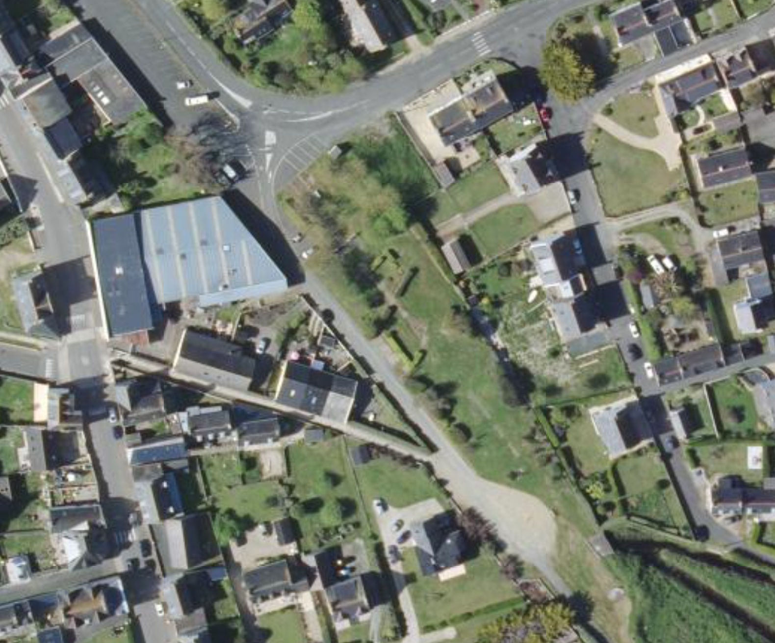 Vue aujourd'hui : le bâtiment à gauche en haut est l'actuel Garage MOTRIO